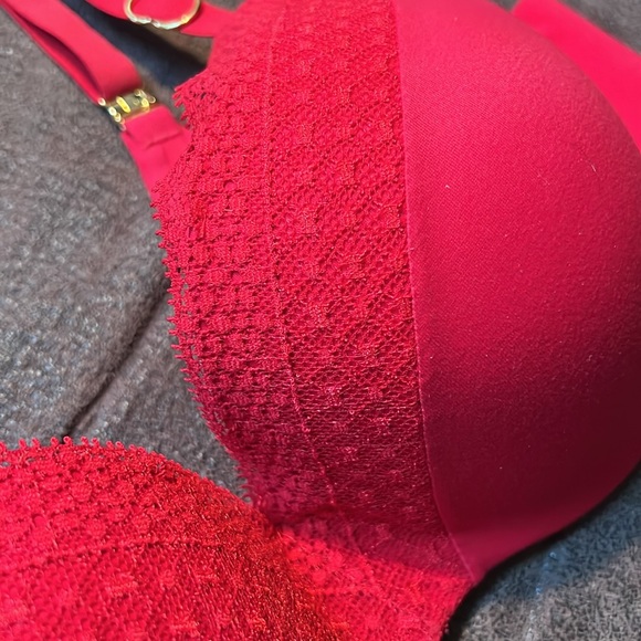 NWOT Incredible by Victoria Secret, Demi Bra, 38B. - Picture 2 of 10